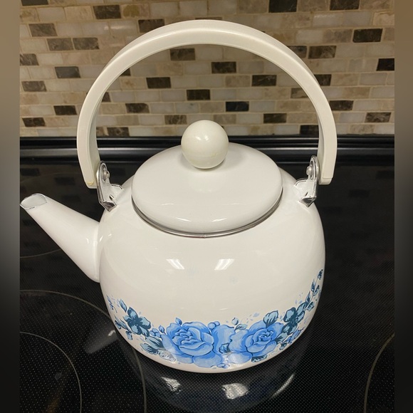 Lincoware White Enamel Tea Kettle with Lid